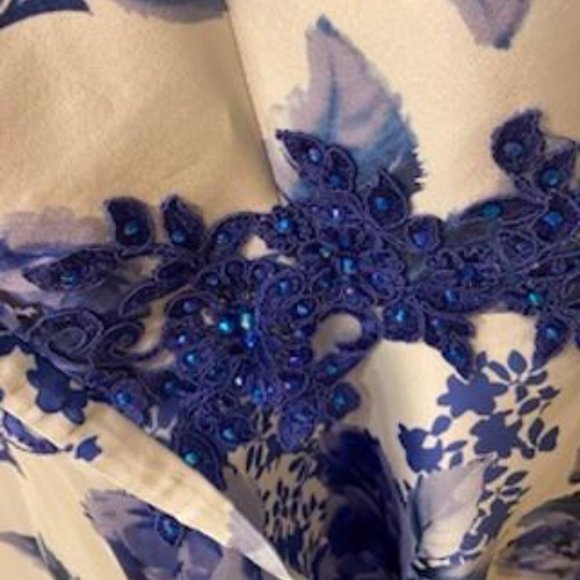 Stunning Blue/White Floral Design Embellished Strapless Formal Evening G… - Picture 7 of 7